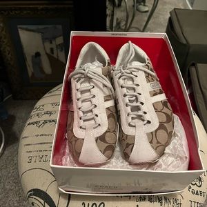 Coach Katlyn sneakers, size 7 gently worn no marks. Good Condition
